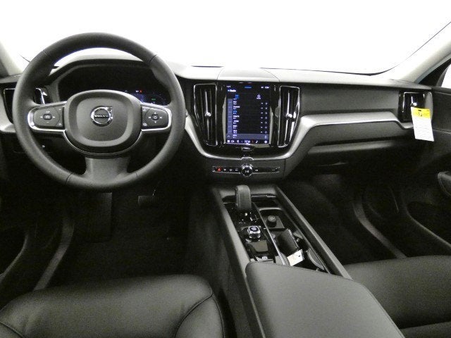 2024 Volvo XC60 Recharge Plug-In Hybrid Core Dark Theme